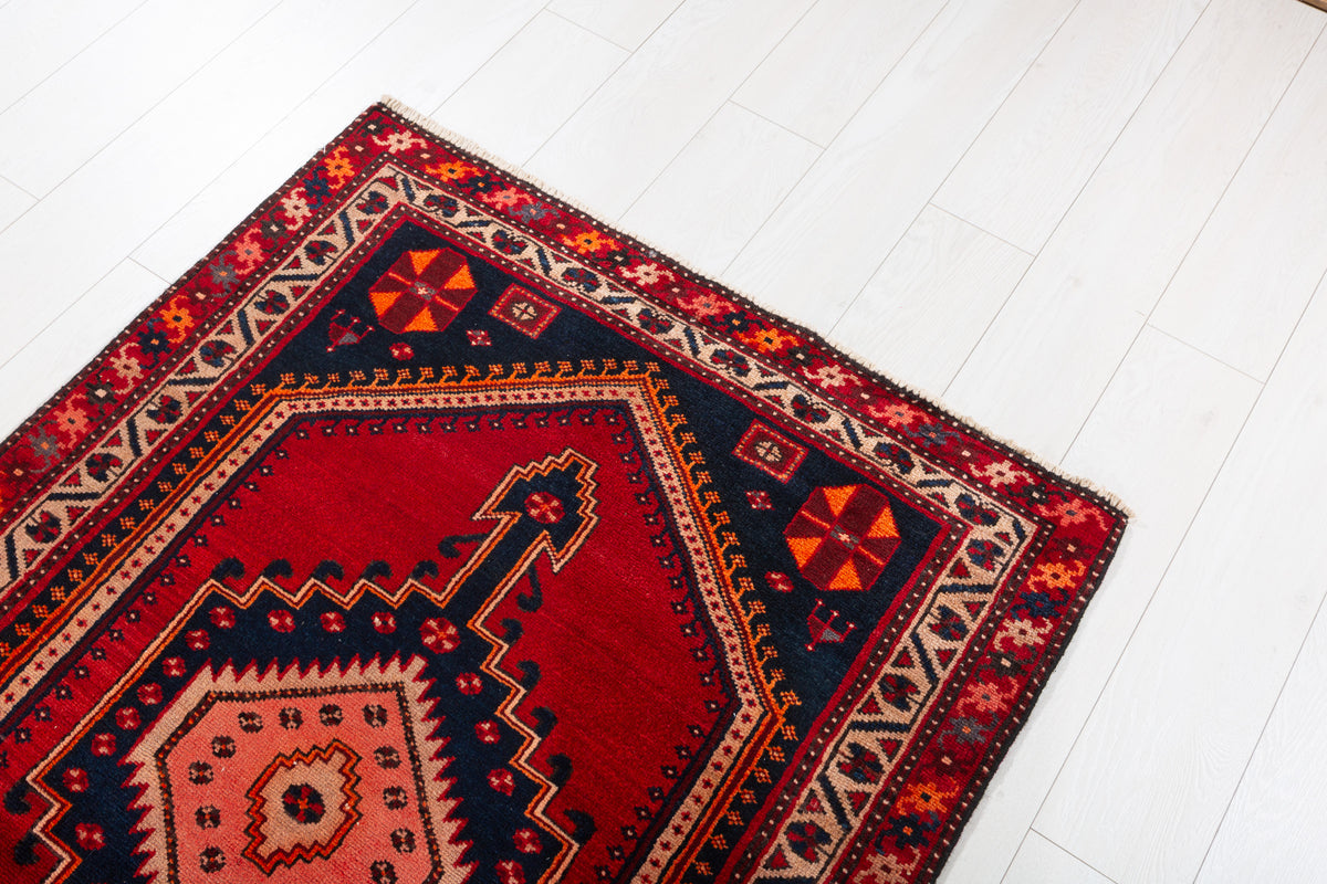 Vintage Red and Pink Medallion Hand-Knotted Area Rug – 6' 7" x 3' 5" (201 x 104 cm)