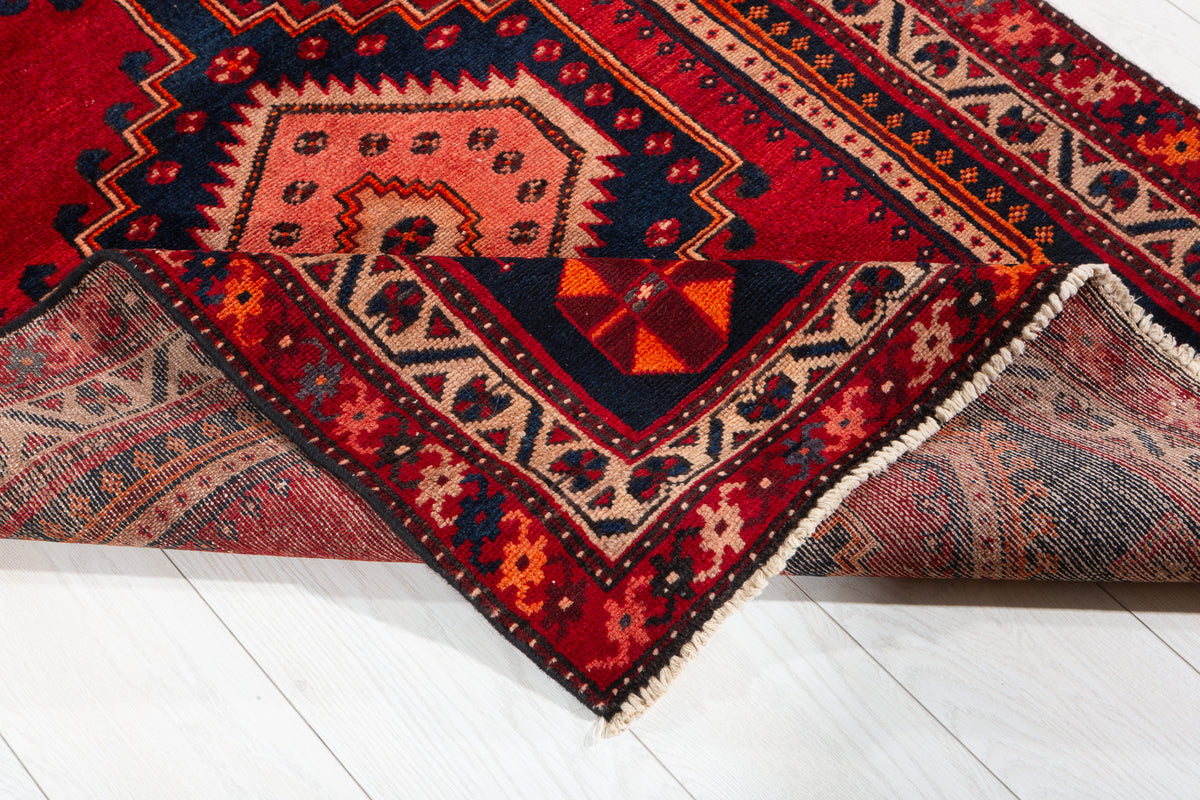 Vintage Red and Pink Medallion Hand-Knotted Area Rug – 6' 7" x 3' 5" (201 x 104 cm)