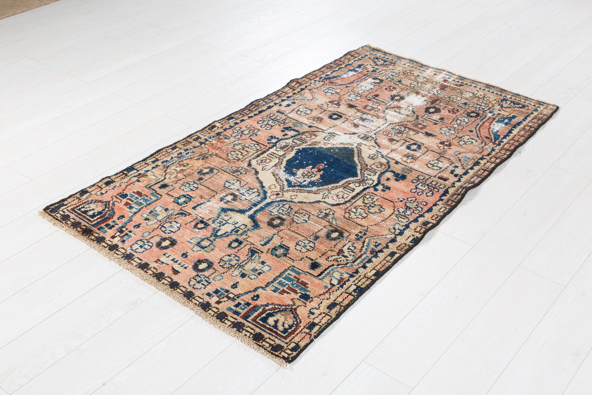 Antique Distressed Peach Floral Medallion Hand-Knotted Area Rug – 5' 9" x 3' 2" (176 x 97 cm)