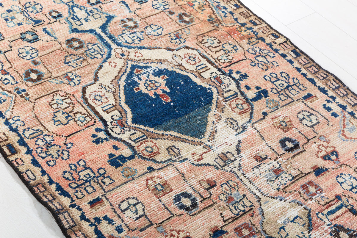 Antique Distressed Peach Floral Medallion Hand-Knotted Area Rug – 5' 9" x 3' 2" (176 x 97 cm)