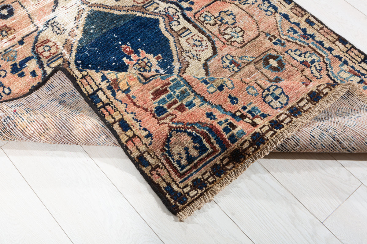 Antique Distressed Peach Floral Medallion Hand-Knotted Area Rug – 5' 9" x 3' 2" (176 x 97 cm)
