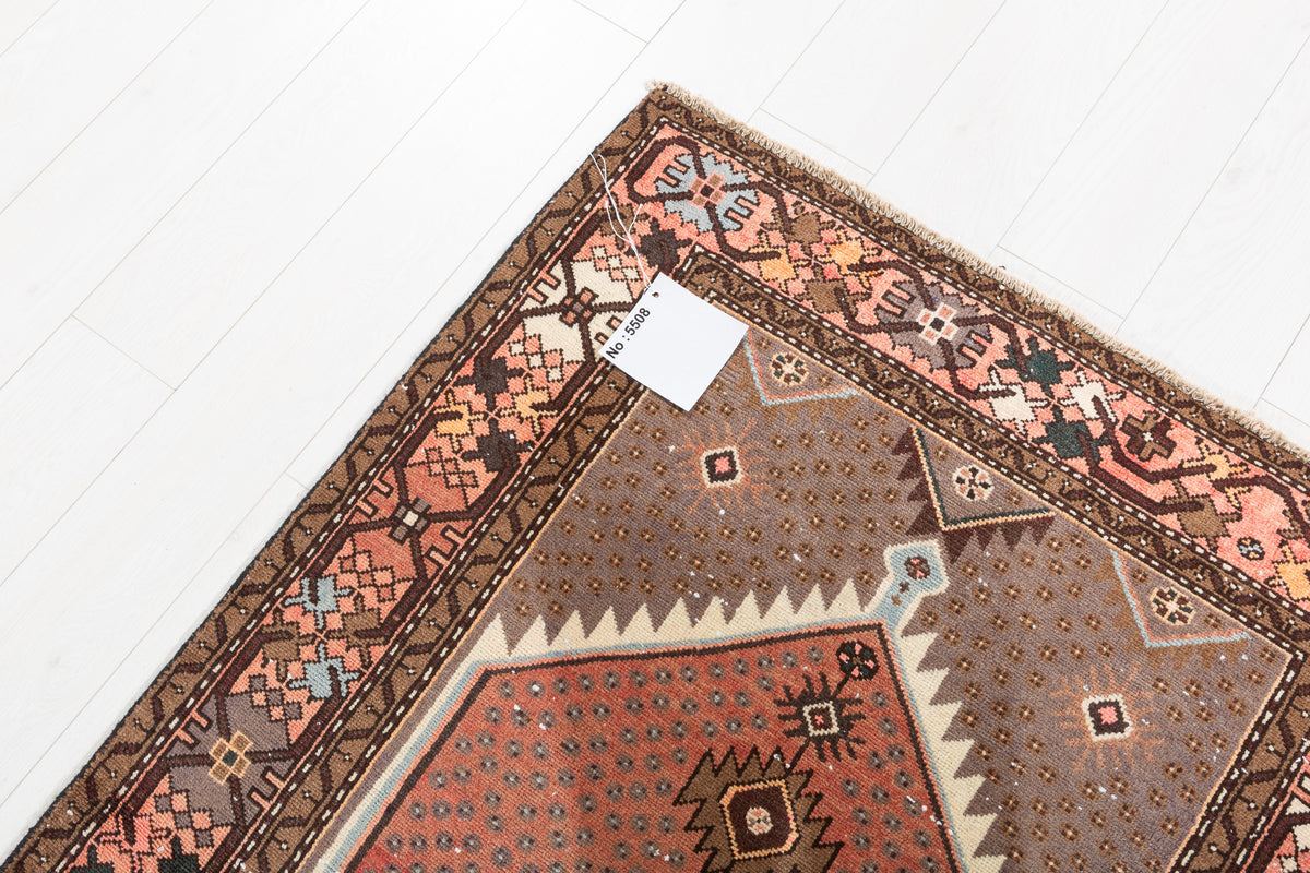 Tapis vintage délavé rouge rouille et bleu à médaillon géométrique – 6' 5" x 3' 4" (196 x 101 cm)