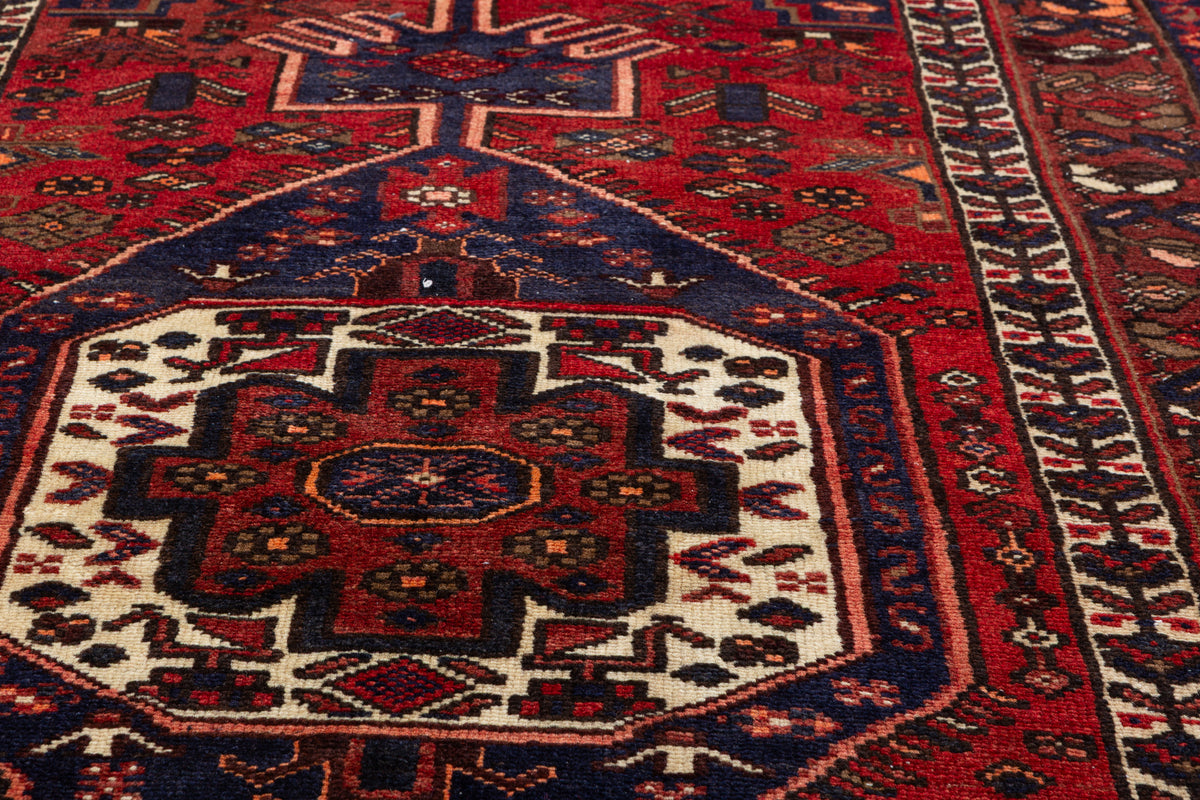 Tapis vintage rouge rouille et bleu marine à médaillon central – 6' 10" x 3' 3" (208 x 100 cm)