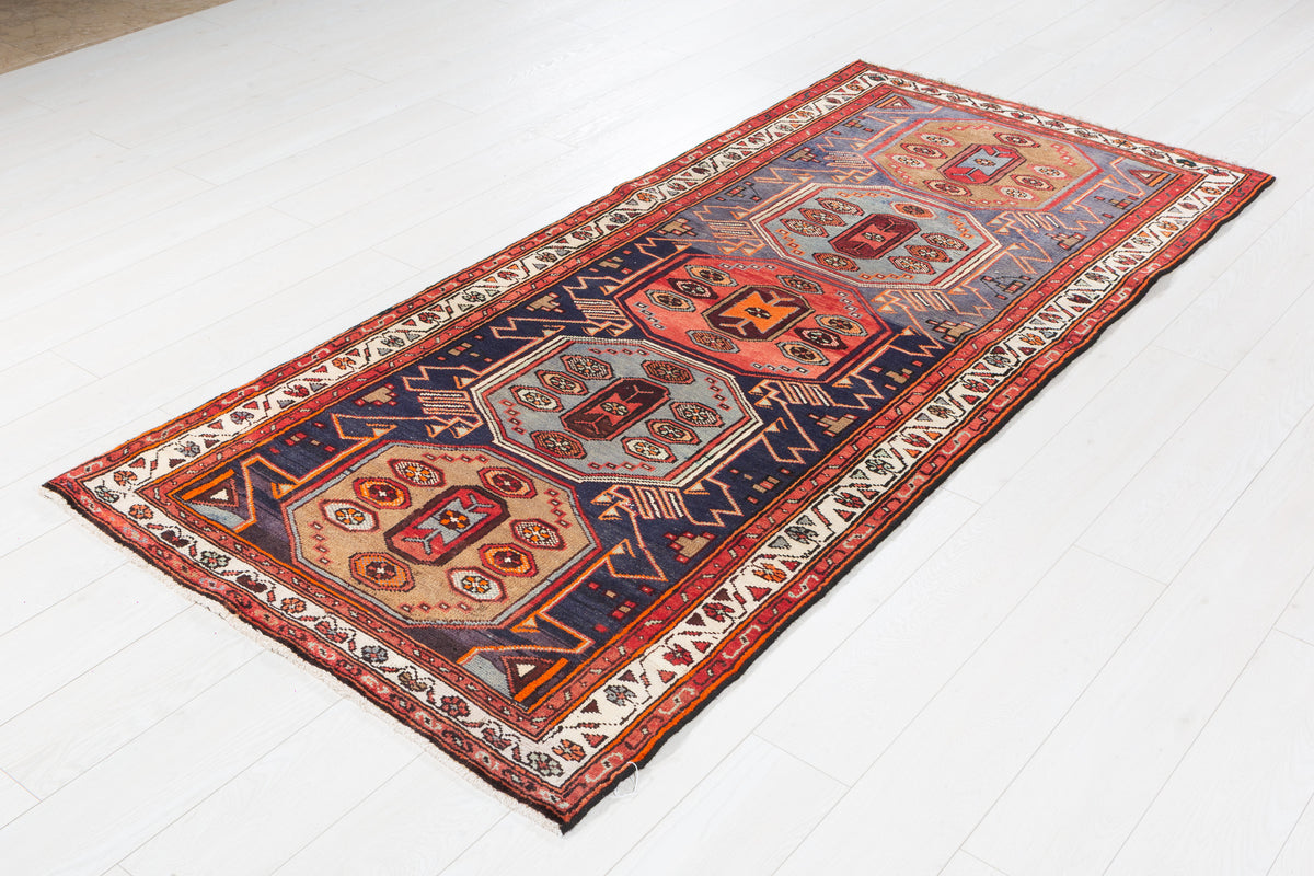 Tapis vintage bleu marine, rouge, bleu, et brun Three-Panel Tribal – 7' 7" x 3' 5" (230 x 103 cm)