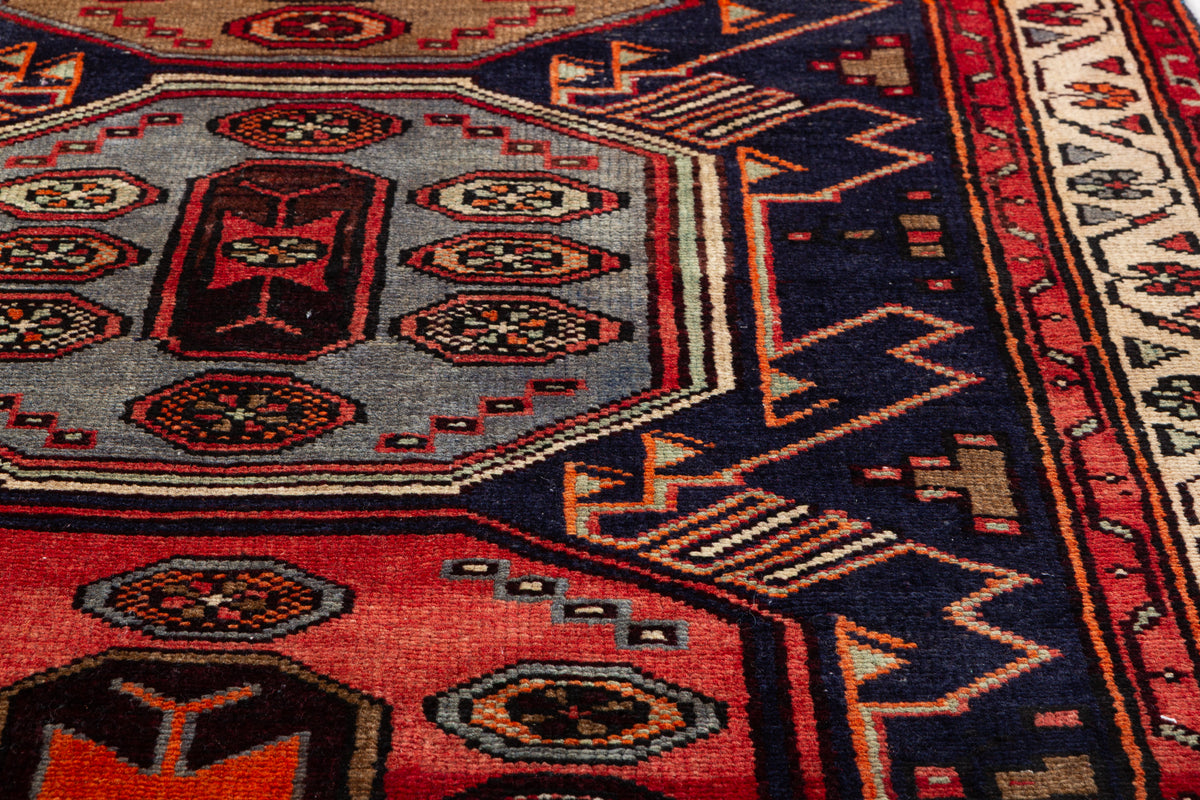 Tapis vintage bleu marine, rouge, bleu, et brun Three-Panel Tribal – 7' 7" x 3' 5" (230 x 103 cm)