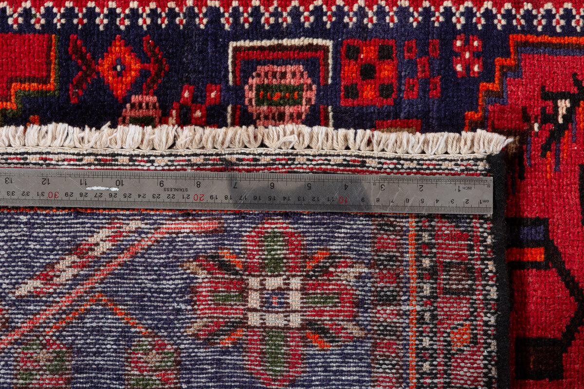 Tapis vintage rouge et bleu marine à médaillon géométrique – 6' 9" x 3' 4" (206 x 102 cm)