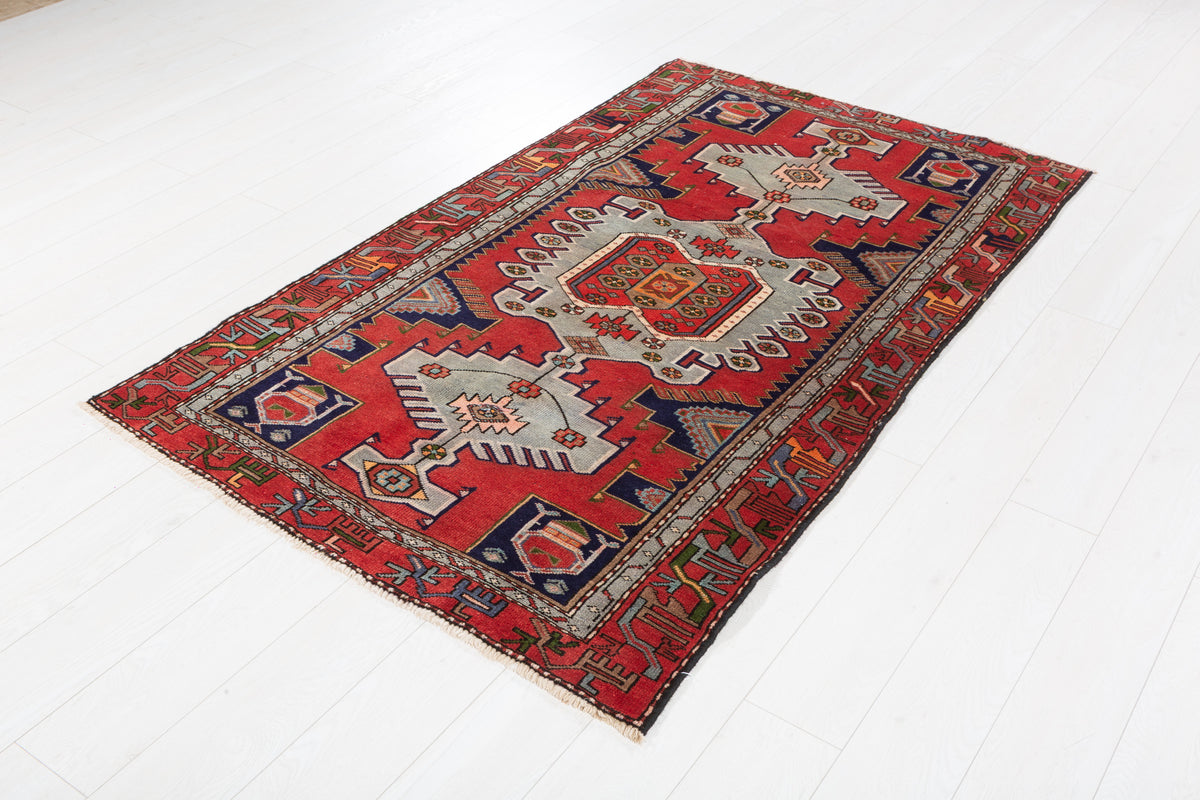 Vintage Red Medallion Hand-Knotted Area Rug – 6' 5" x 3' 9" (196 x 114 cm)