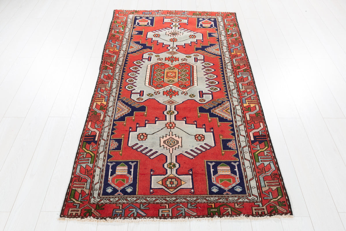 Vintage Red Medallion Hand-Knotted Area Rug – 6' 5" x 3' 9" (196 x 114 cm)