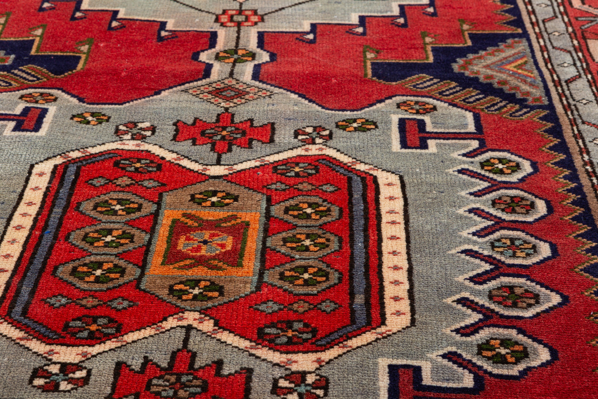 Vintage Red Medallion Hand-Knotted Area Rug – 6' 5" x 3' 9" (196 x 114 cm)