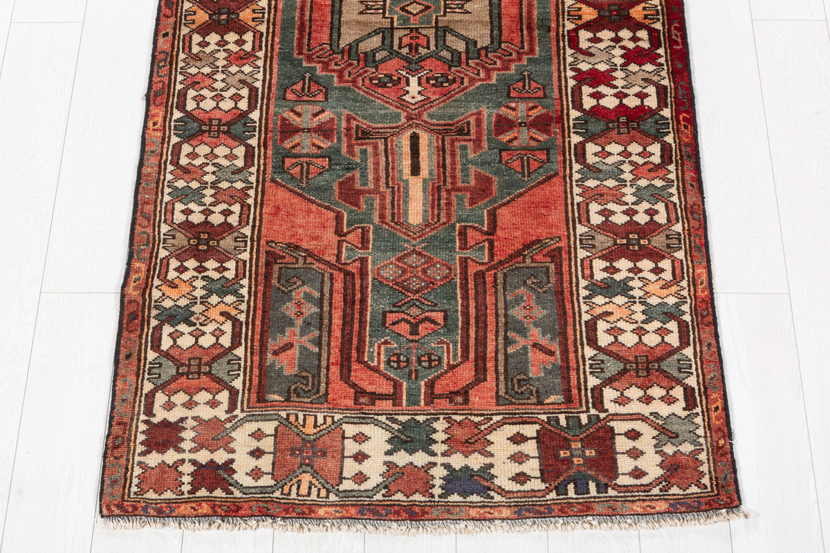 Tapis vintage délavé rouge à médaillon géométrique – 6' 8" x 3' 5" (204 x 104 cm)