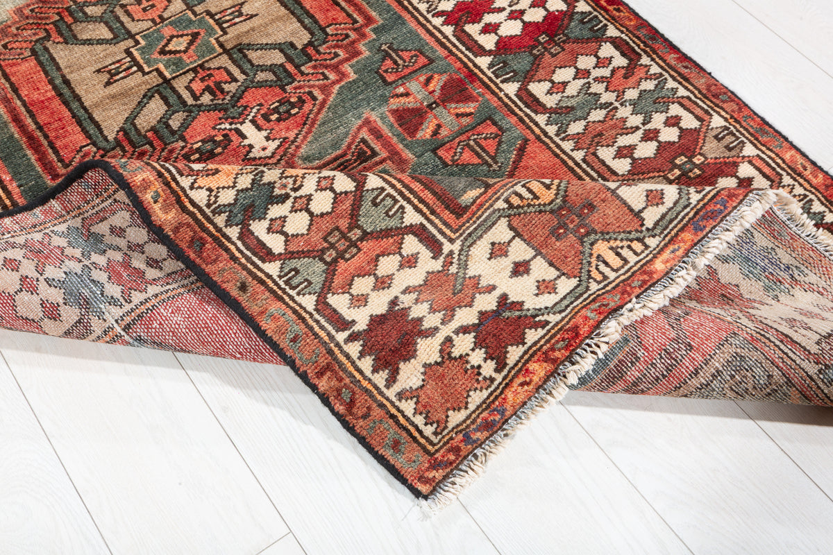 Tapis vintage délavé rouge à médaillon géométrique – 6' 8" x 3' 5" (204 x 104 cm)