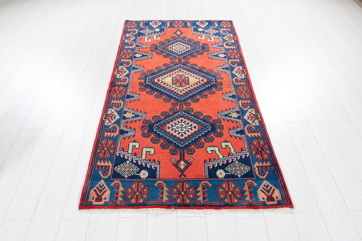 Tapis vintage orange et bleu Triple à médaillon géométrique – 6' 7" x 3' 7" (200 x 108 cm)