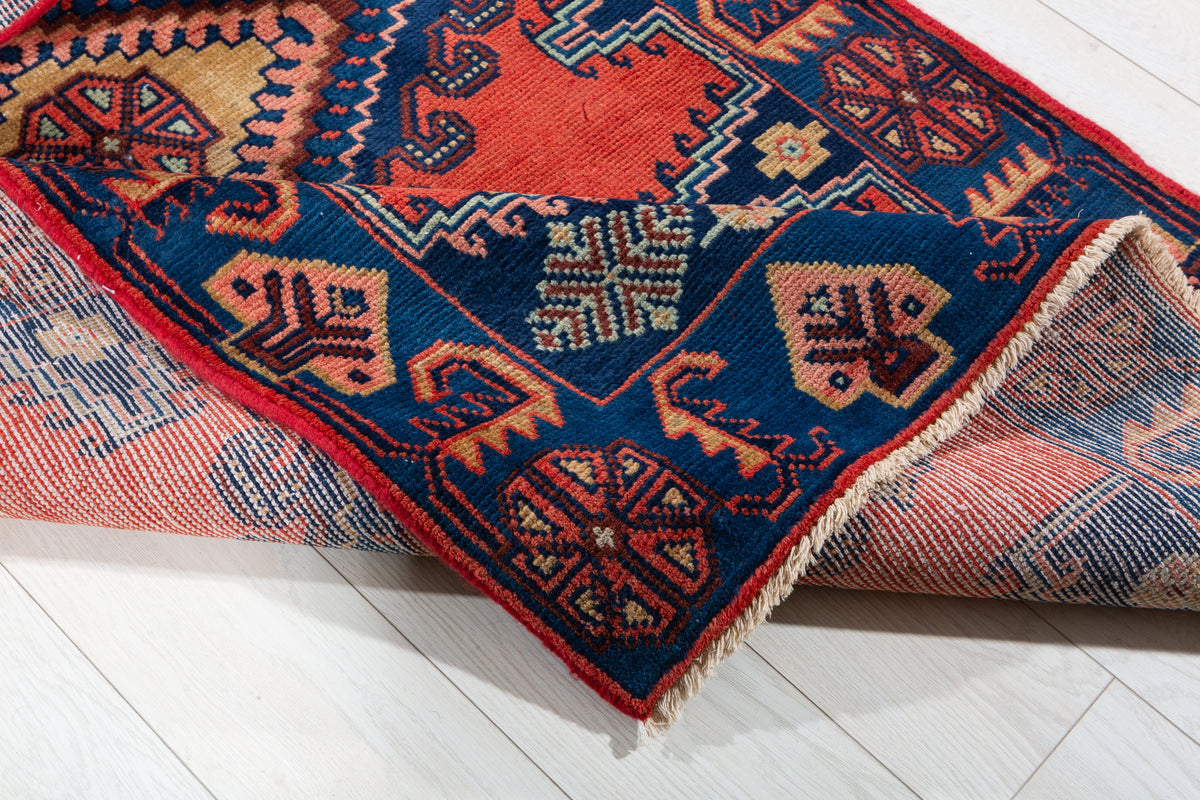 Tapis vintage orange et bleu Triple à médaillon géométrique – 6' 7" x 3' 7" (200 x 108 cm)