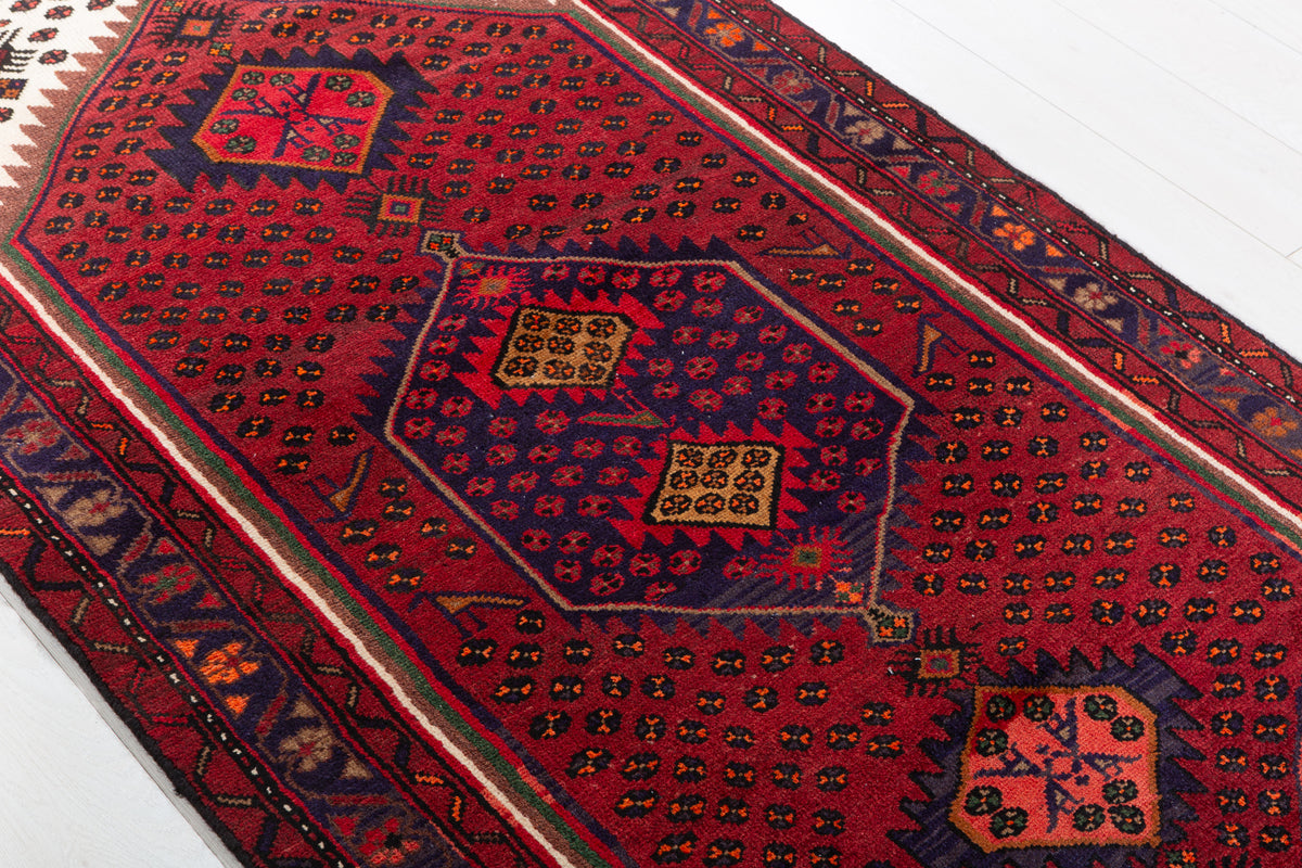 Tapis vintage rouge rouille et bleu marine à médaillon losangé – 6' 6" x 3' 5" (198 x 104 cm)