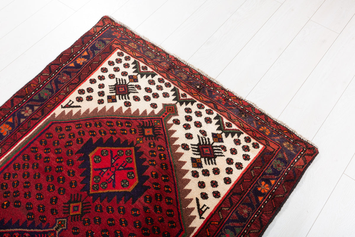 Tapis vintage rouge rouille et bleu marine à médaillon losangé – 6' 6" x 3' 5" (198 x 104 cm)