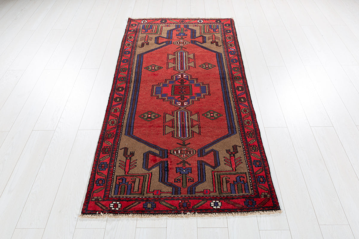 Tapis vintage rouge et brun Stepped à médaillon géométrique – 6' 2" x 3' 3" (189 x 98 cm)
