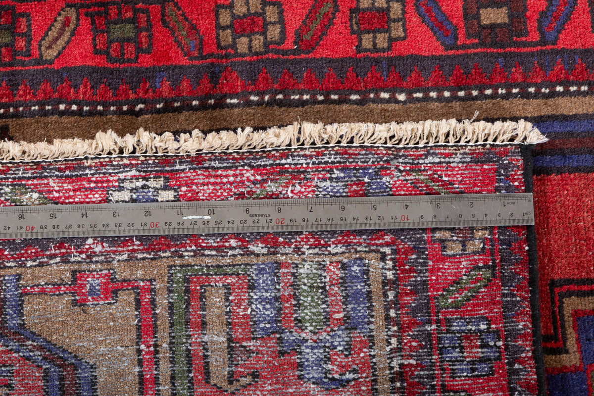 Tapis vintage rouge et brun Stepped à médaillon géométrique – 6' 2" x 3' 3" (189 x 98 cm)