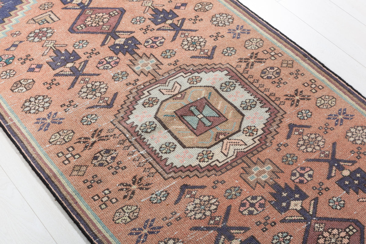 Vintage Faded Peach Geometric Medallion Hand-Knotted Area Rug – 5' 10" x 2' 10" (179 x 86 cm)