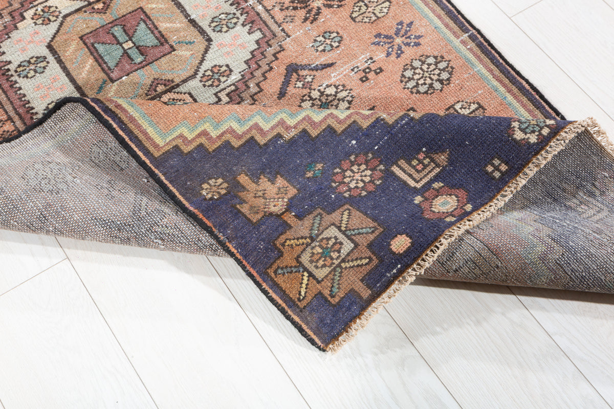 Vintage Faded Peach Geometric Medallion Hand-Knotted Area Rug – 5' 10" x 2' 10" (179 x 86 cm)