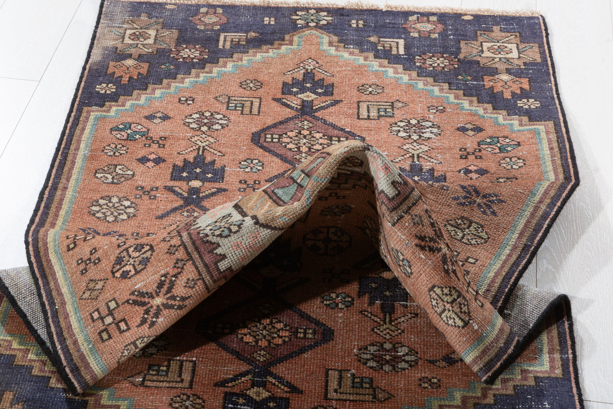 Vintage Faded Peach Geometric Medallion Hand-Knotted Area Rug – 5' 10" x 2' 10" (179 x 86 cm)