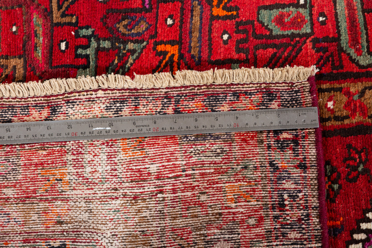 Tapis vintage rouge à médaillon géométrique – 6' 9" x 3' 4" (207 x 102 cm)