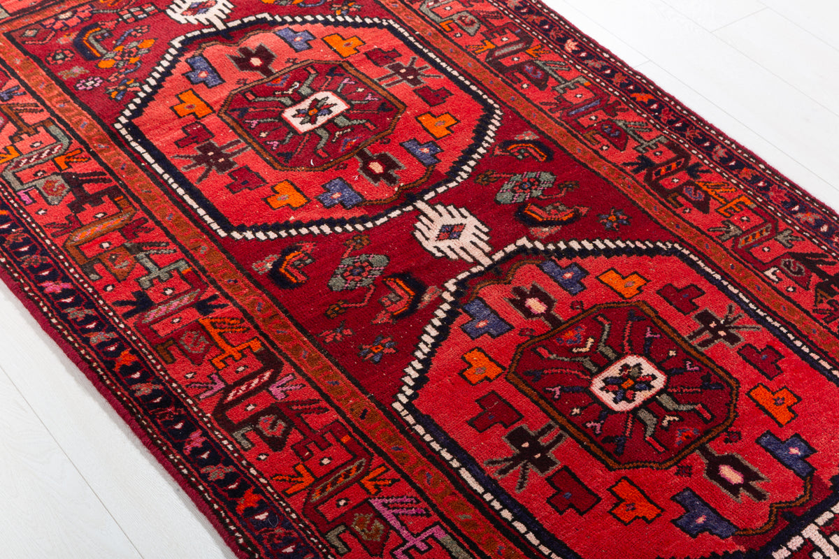 Vintage Burgundy Medallion Hand-Knotted Area Rug – 6' 7" x 3' 5" (201 x 104 cm)