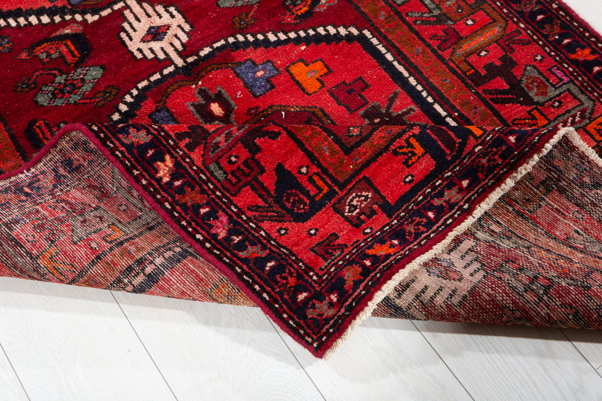 Vintage Burgundy Medallion Hand-Knotted Area Rug – 6' 7" x 3' 5" (201 x 104 cm)