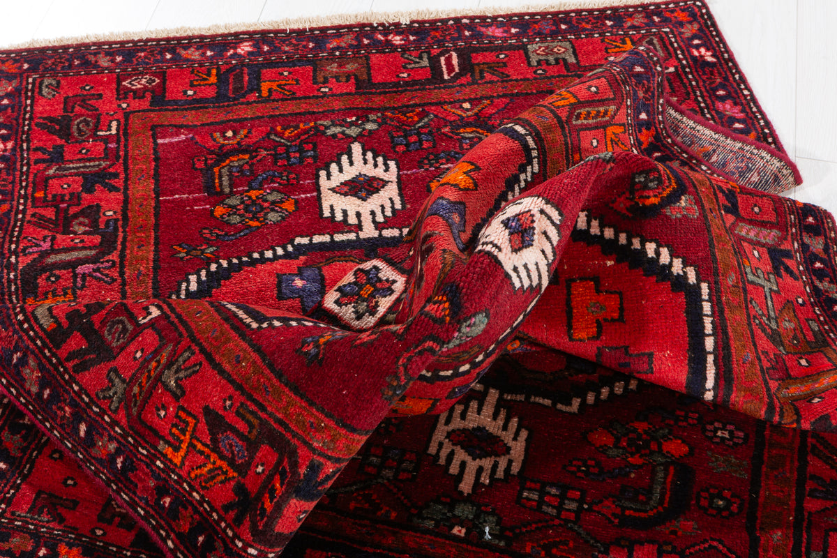 Vintage Burgundy Medallion Hand-Knotted Area Rug – 6' 7" x 3' 5" (201 x 104 cm)