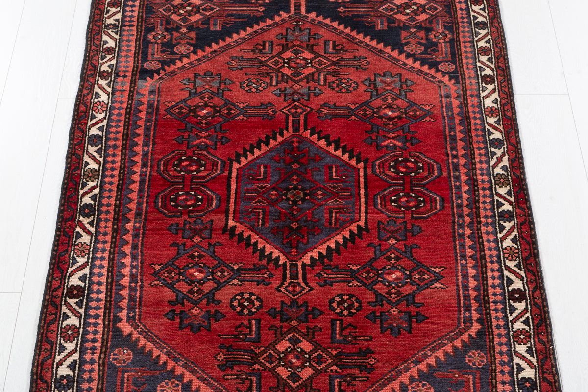Tapis vintage rouge et bleu marine à double médaillon géométrique – 6' 6" x 3' 8" (198 x 111 cm)