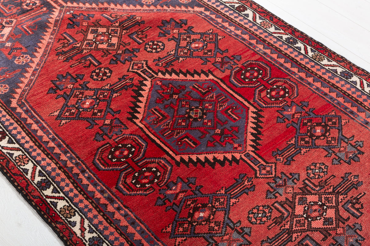Tapis vintage rouge et bleu marine à double médaillon géométrique – 6' 6" x 3' 8" (198 x 111 cm)