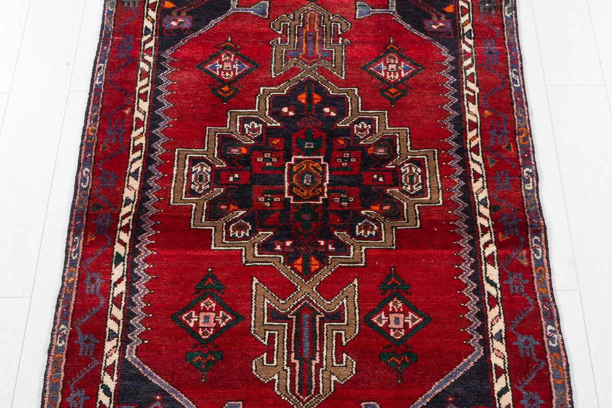 Vintage Red Classic Hexagonal Medallion Hand-Knotted Area Rug – 6' 9" x 3' 5" (206 x 105 cm)