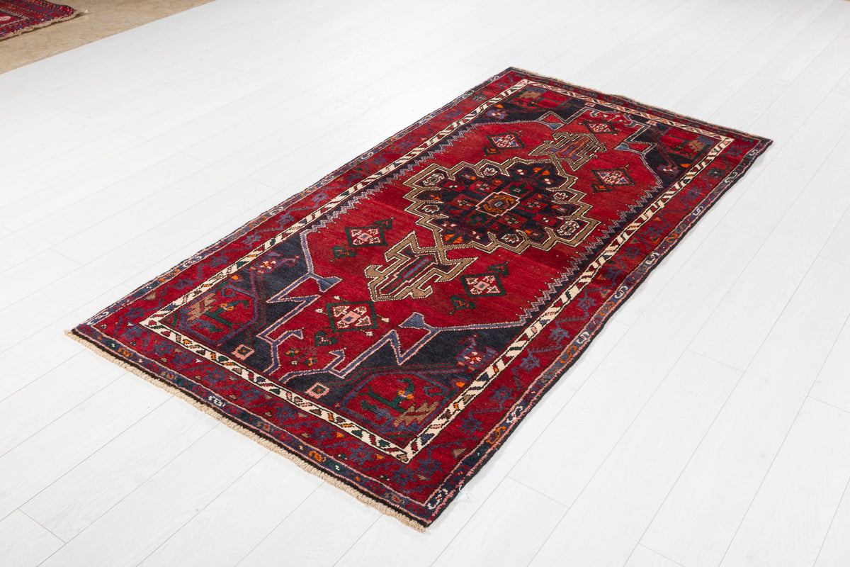 Vintage Red Classic Hexagonal Medallion Hand-Knotted Area Rug – 6' 9" x 3' 5" (206 x 105 cm)