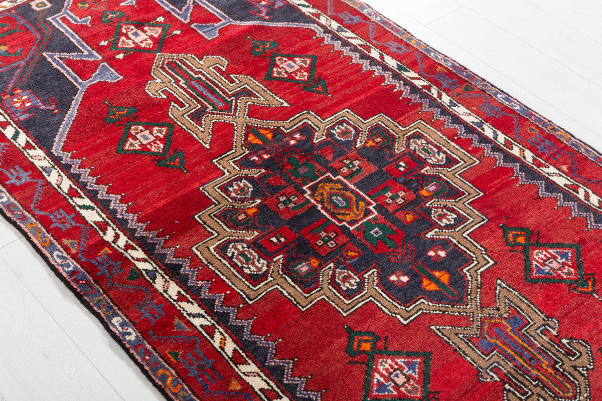Vintage Red Classic Hexagonal Medallion Hand-Knotted Area Rug – 6' 9" x 3' 5" (206 x 105 cm)