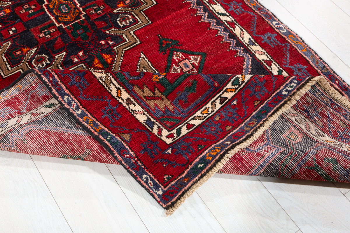 Vintage Red Classic Hexagonal Medallion Hand-Knotted Area Rug – 6' 9" x 3' 5" (206 x 105 cm)