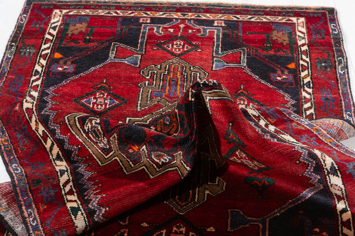 Vintage Red Classic Hexagonal Medallion Hand-Knotted Area Rug – 6' 9" x 3' 5" (206 x 105 cm)