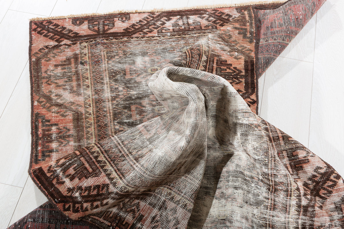 Antique Faded Beige Distressed Hand-Knotted Area Rug – 5' 8" x 3' 3" (172 x 100 cm)