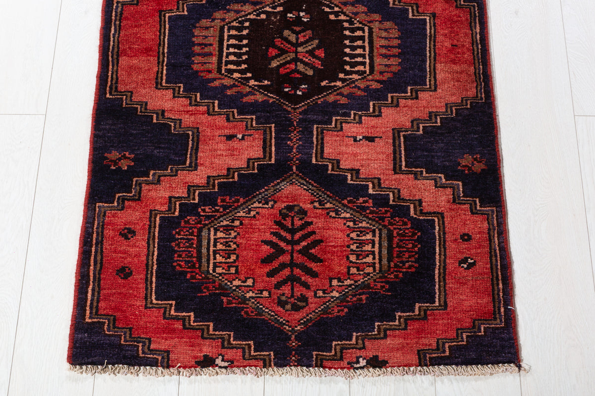 Vintage Bold Medallion Small Wool Rug, Red – 5' 0" x 2' 10" (152 x 87 cm)