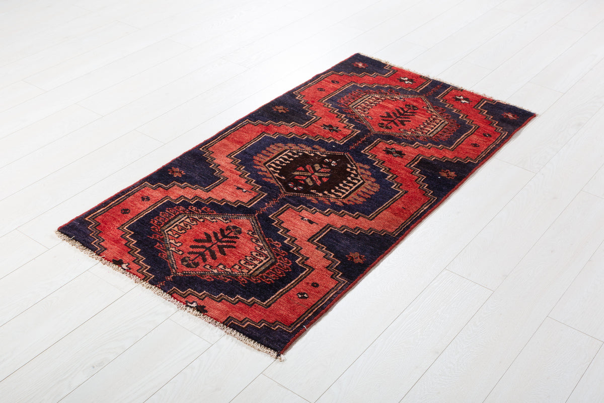 Vintage Bold Medallion Small Wool Rug, Red – 5' 0" x 2' 10" (152 x 87 cm)
