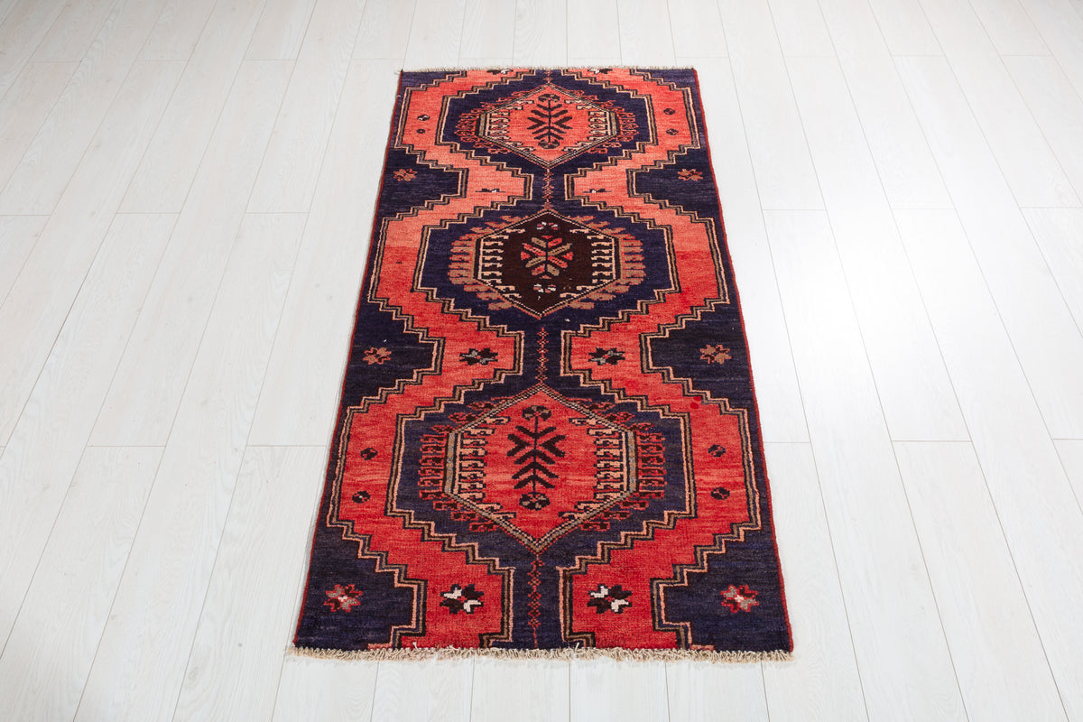 Vintage Bold Medallion Small Wool Rug, Red – 5' 0" x 2' 10" (152 x 87 cm)