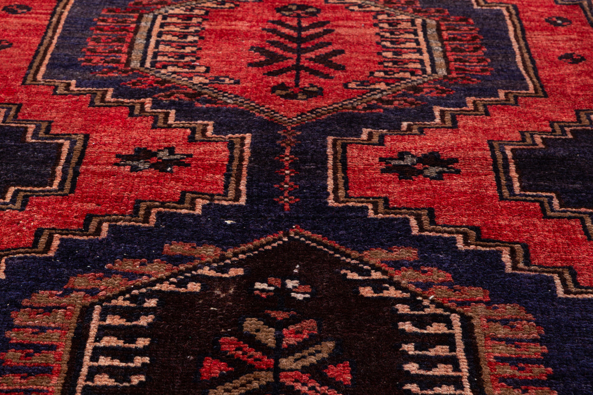 Vintage Bold Medallion Small Wool Rug, Red – 5' 0" x 2' 10" (152 x 87 cm)