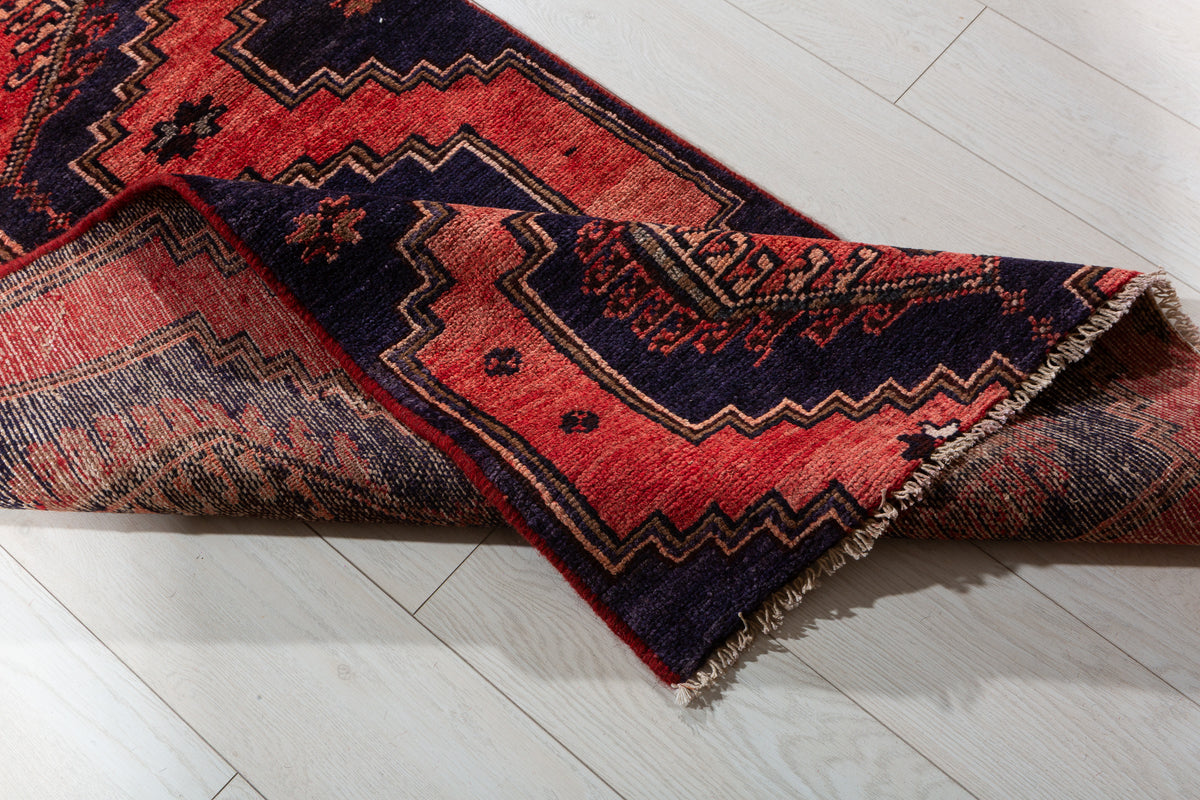 Vintage Bold Medallion Small Wool Rug, Red – 5' 0" x 2' 10" (152 x 87 cm)