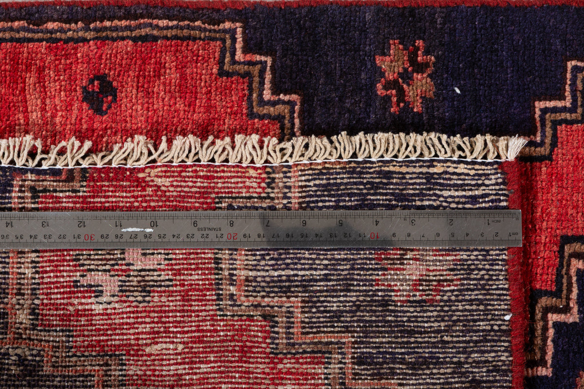 Vintage Bold Medallion Small Wool Rug, Red – 5' 0" x 2' 10" (152 x 87 cm)