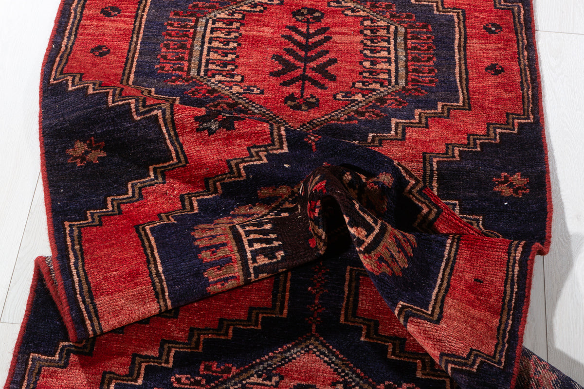 Vintage Bold Medallion Small Wool Rug, Red – 5' 0" x 2' 10" (152 x 87 cm)