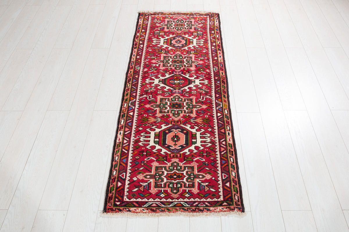 Vintage Ivory Medallion Small Runner Rug, Red – 5' 7" x 2' 3" (169 x 69 cm)