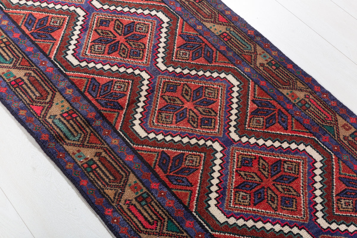 Vintage Diamond Medallion Narrow Runner Rug, Red – 8' 6" x 2' 5" (260 x 73 cm)