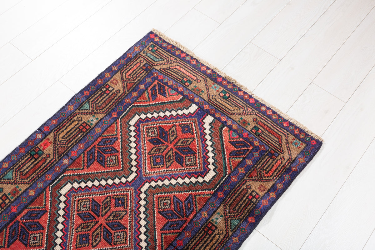 Vintage Diamond Medallion Narrow Runner Rug, Red – 8' 6" x 2' 5" (260 x 73 cm)
