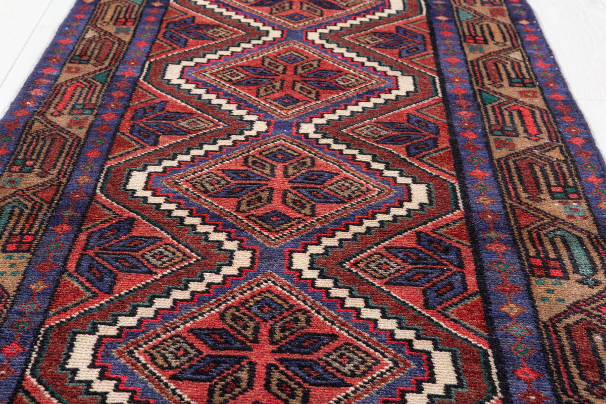 Vintage Diamond Medallion Narrow Runner Rug, Red – 8' 6" x 2' 5" (260 x 73 cm)