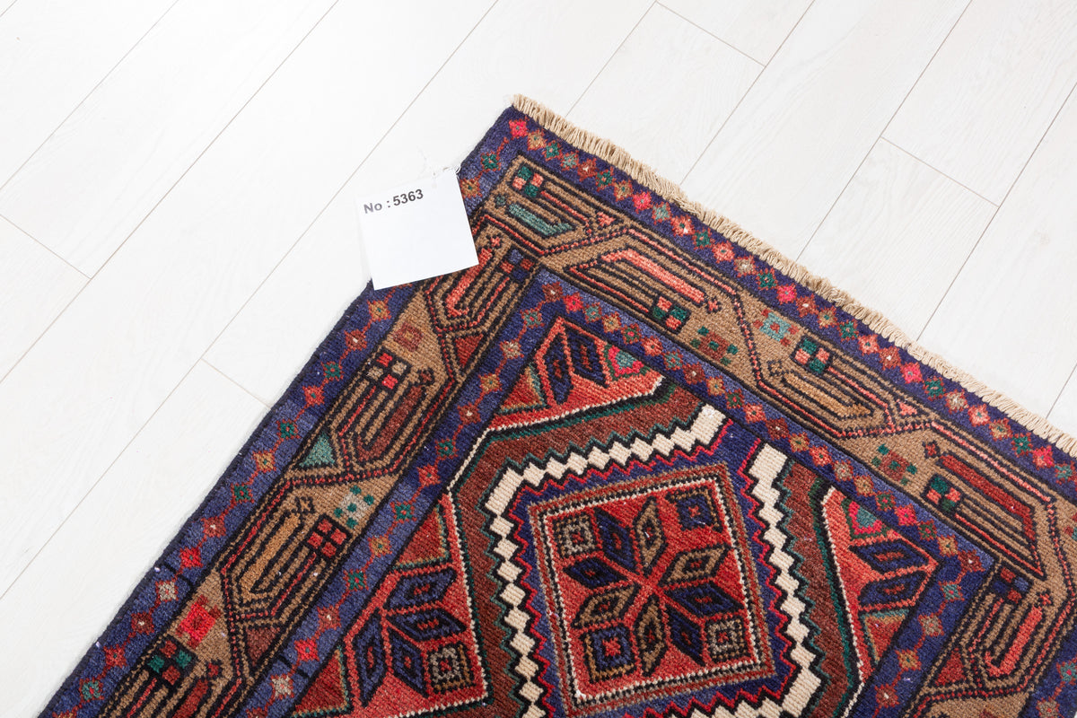 Vintage Diamond Medallion Narrow Runner Rug, Red – 8' 6" x 2' 5" (260 x 73 cm)