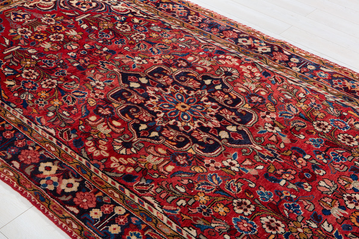 Vintage Red Floral Medallion Wool Rug – 9' 9" x 5' 1" (298 x 156 cm)