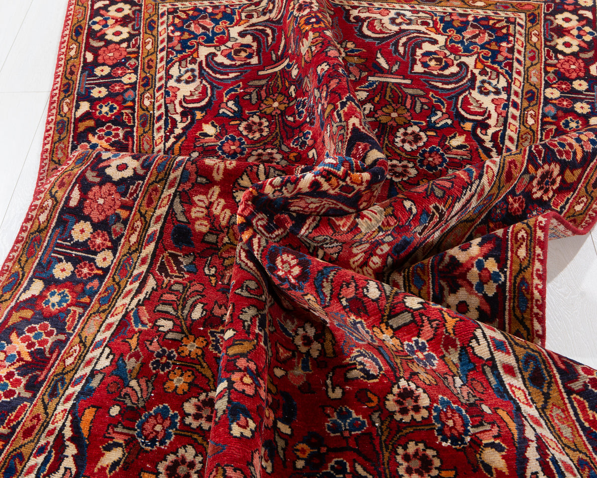 Vintage Red Floral Medallion Wool Rug – 9' 9" x 5' 1" (298 x 156 cm)
